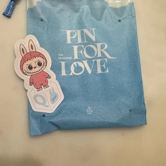 Authentic THE MONSTERS Labubu Pin for Love Letter “Q” - Vinyl Plush Pendant - Picture 4 of 8